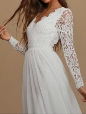 NWT- LULU’S - BEAUTIFUL WHITE LACE Backless Long Sleeve Maxi Dress